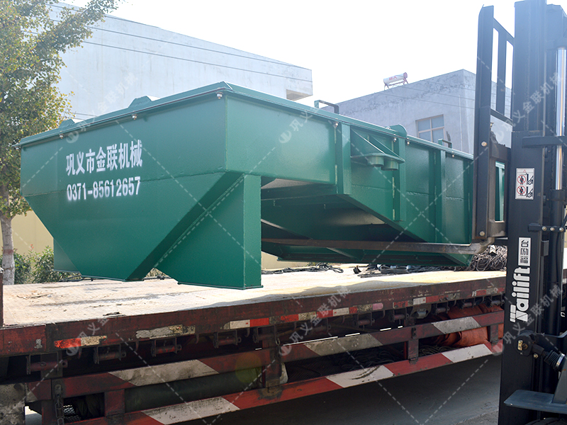 對(duì)輥機(jī),直線(xiàn)篩發(fā)貨圖片_發(fā)往廣東肇慶_處理干粉沙漿